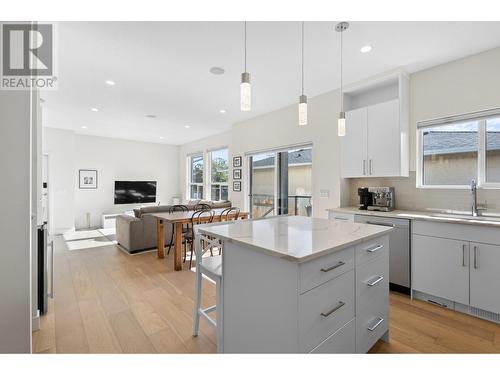 817 Rose Avenue, Kelowna, BC - Indoor Photo Showing Kitchen With Upgraded Kitchen