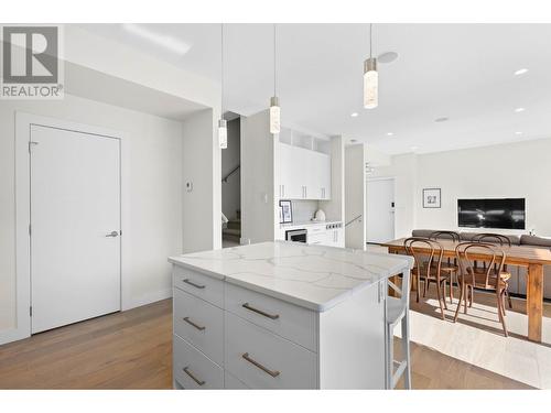 817 Rose Avenue, Kelowna, BC - Indoor Photo Showing Kitchen