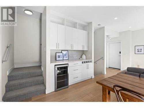 817 Rose Avenue, Kelowna, BC - Indoor Photo Showing Kitchen