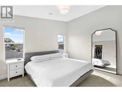 817 Rose Avenue, Kelowna, BC - Indoor Photo Showing Bedroom