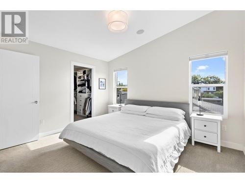 817 Rose Avenue, Kelowna, BC - Indoor Photo Showing Bedroom