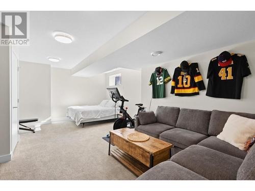 817 Rose Avenue, Kelowna, BC - Indoor Photo Showing Living Room