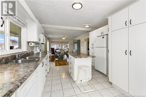 10 Pelican Avenue, Grand-Barachois, NB - Indoor Photo Showing Kitchen With Double Sink