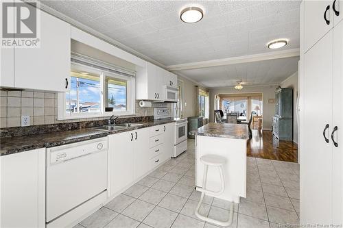 10 Pelican Avenue, Grand-Barachois, NB - Indoor Photo Showing Kitchen With Double Sink