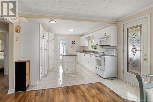 10 Pelican Avenue, Grand-Barachois, NB - Indoor Photo Showing Kitchen