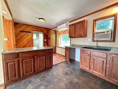 8100 Willow Road, Grand Forks, BC - Indoor Photo Showing Kitchen