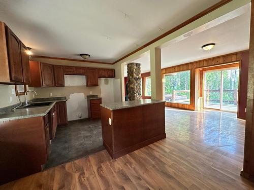 8100 Willow Road, Grand Forks, BC - Indoor Photo Showing Kitchen With Double Sink