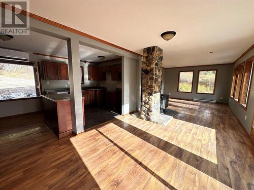 8100 Willow Road, Grand Forks, BC - Indoor Photo Showing Bedroom