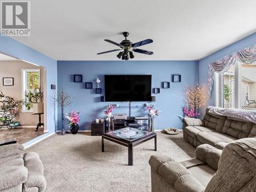 6 Yew Place, Whitehorse, YT - Indoor Photo Showing Living Room