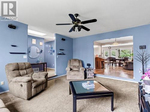 6 Yew Place, Whitehorse, YT - Indoor Photo Showing Living Room