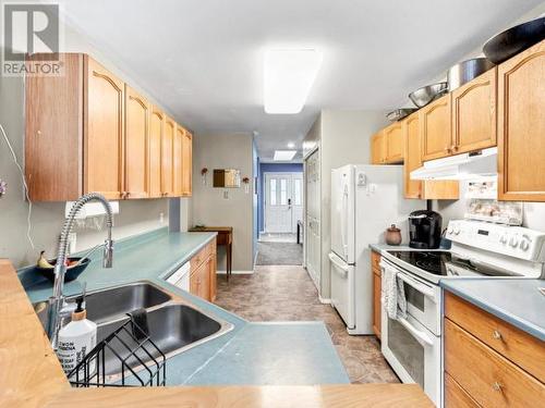 6 Yew Place, Whitehorse, YT - Indoor Photo Showing Kitchen With Double Sink