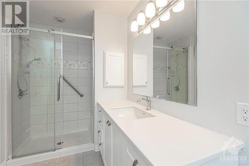 542 Langelier Avenue, Ottawa, ON - Indoor Photo Showing Bathroom