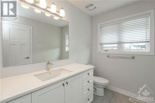 542 Langelier Avenue, Ottawa, ON - Indoor Photo Showing Bathroom