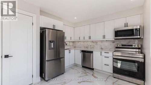 11 - 135 Chalmers Street S, Cambridge, ON - Indoor Photo Showing Kitchen