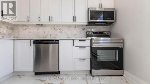 11 - 135 Chalmers Street S, Cambridge, ON - Indoor Photo Showing Kitchen