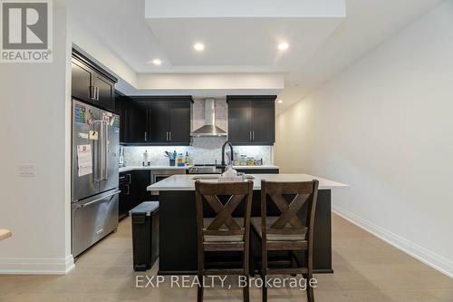 903 - 71 Wyndham Street S, Guelph (Two Rivers), ON - Indoor Photo Showing Kitchen With Upgraded Kitchen