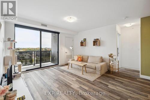 502 - 300G Fourth Avenue, St. Catharines, ON - Indoor Photo Showing Living Room