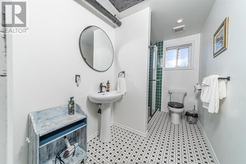 635 University Avenue East, Windsor, ON - Indoor Photo Showing Bathroom