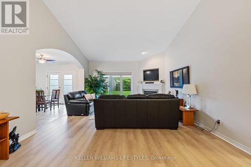 261 Meadowsweet Trail, London, ON - Indoor Photo Showing Living Room