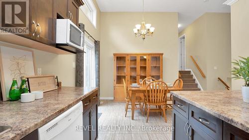 1523 Portrush Way, London, ON - Indoor Photo Showing Kitchen