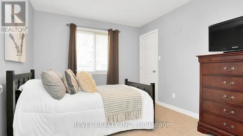 1523 Portrush Way, London, ON - Indoor Photo Showing Bedroom