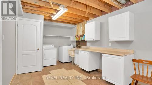 1523 Portrush Way, London, ON - Indoor Photo Showing Laundry Room