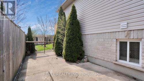 1523 Portrush Way, London, ON - Outdoor With Exterior