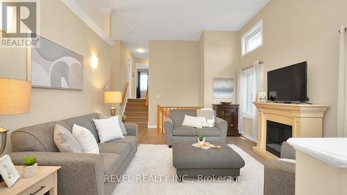 1523 Portrush Way, London, ON - Indoor Photo Showing Living Room With Fireplace