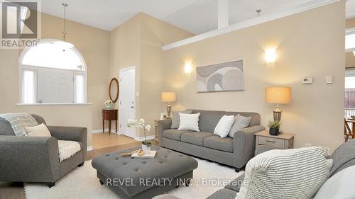 1523 Portrush Way, London, ON - Indoor Photo Showing Living Room