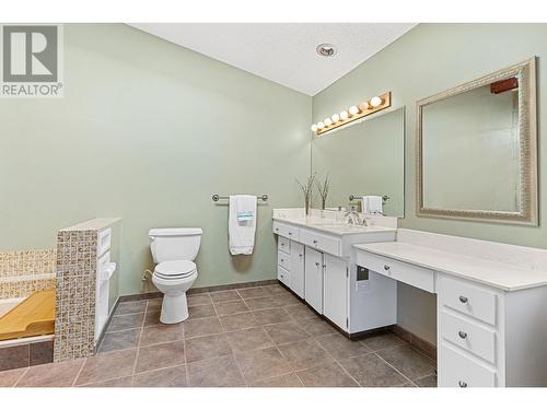 3131 Elliott Road, West Kelowna, BC - Indoor Photo Showing Bathroom