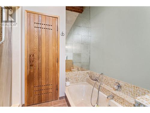 3131 Elliott Road, West Kelowna, BC - Indoor Photo Showing Bathroom