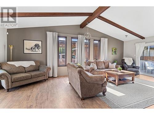 3131 Elliott Road, West Kelowna, BC - Indoor Photo Showing Living Room