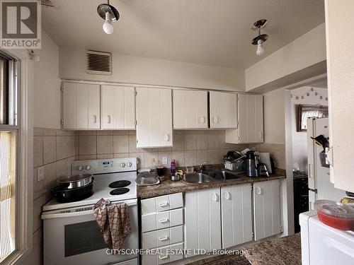 52 - 16 Rexdale, Toronto (Rexdale-Kipling), ON - Indoor Photo Showing Kitchen With Double Sink