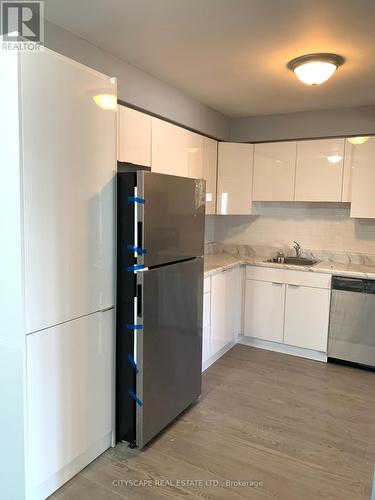 52 - 16 Rexdale, Toronto (Rexdale-Kipling), ON - Indoor Photo Showing Kitchen