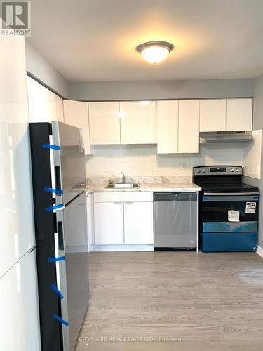 52 - 16 Rexdale, Toronto (Rexdale-Kipling), ON - Indoor Photo Showing Kitchen