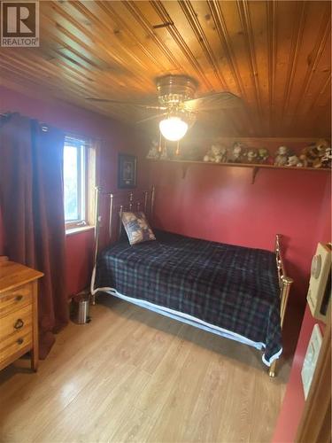 3399 Vallance Road, Apple Hill, ON - Indoor Photo Showing Bedroom