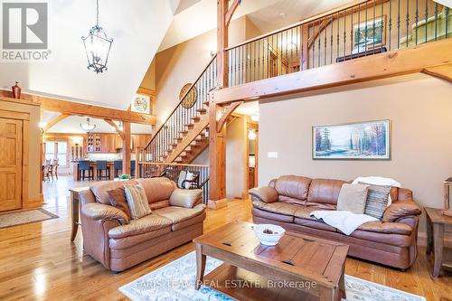 805 Eastdale Drive, Wasaga Beach, ON - Indoor Photo Showing Living Room