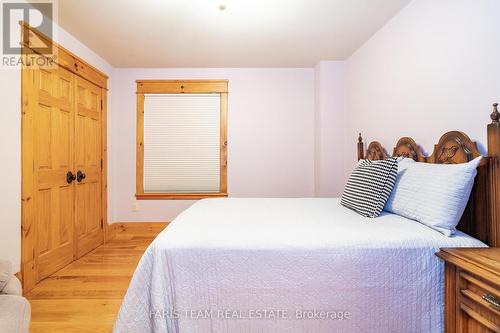 805 Eastdale Drive, Wasaga Beach, ON - Indoor Photo Showing Bedroom