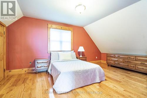 805 Eastdale Drive, Wasaga Beach, ON - Indoor Photo Showing Bedroom