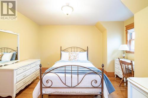 805 Eastdale Drive, Wasaga Beach, ON - Indoor Photo Showing Bedroom