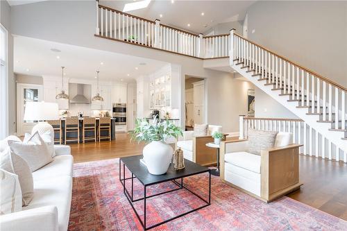 257 Surrey Drive, Oakville, ON - Indoor Photo Showing Living Room