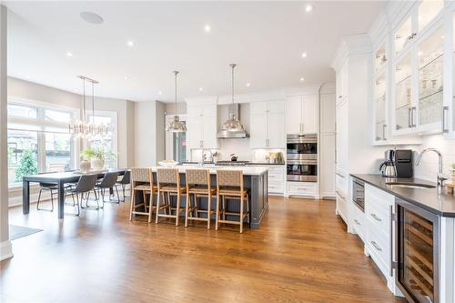 257 Surrey Drive, Oakville, ON - Indoor Photo Showing Kitchen With Upgraded Kitchen