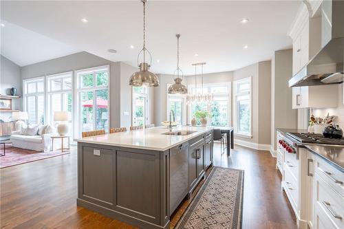 257 Surrey Drive, Oakville, ON - Indoor Photo Showing Kitchen With Upgraded Kitchen