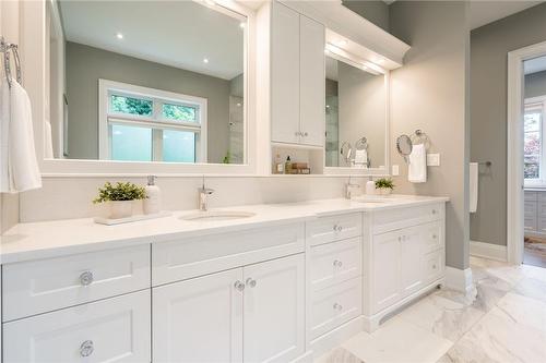 257 Surrey Drive, Oakville, ON - Indoor Photo Showing Bathroom