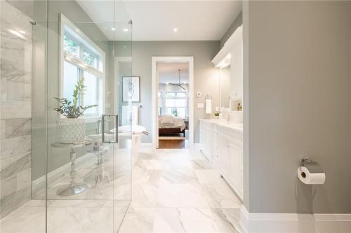 257 Surrey Drive, Oakville, ON - Indoor Photo Showing Bathroom