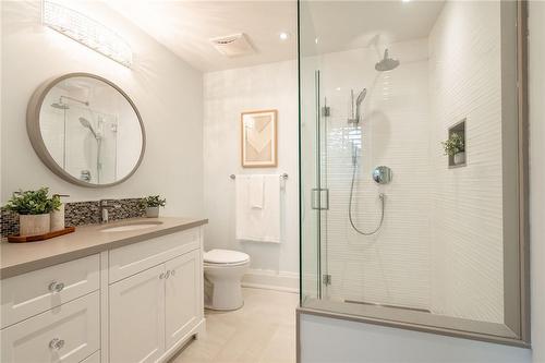 257 Surrey Drive, Oakville, ON - Indoor Photo Showing Bathroom