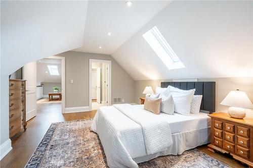 257 Surrey Drive, Oakville, ON - Indoor Photo Showing Bedroom