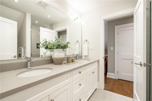 257 Surrey Drive, Oakville, ON - Indoor Photo Showing Bathroom