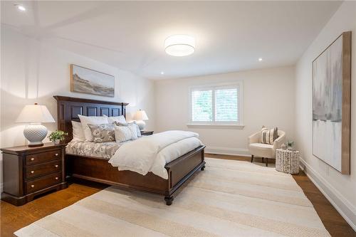 257 Surrey Drive, Oakville, ON - Indoor Photo Showing Bedroom