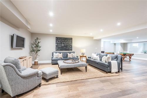 257 Surrey Drive, Oakville, ON - Indoor Photo Showing Living Room